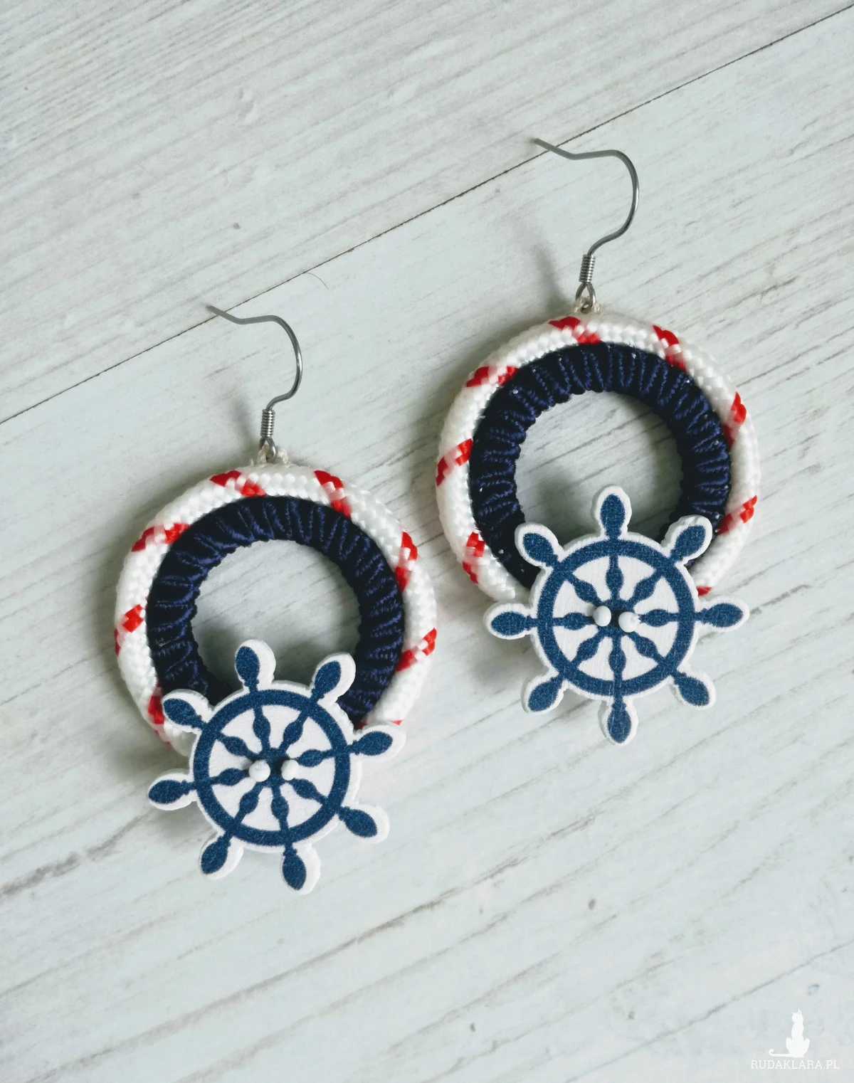 Duże okrągłe kolczyki w stylu marynarskim Round Sailor ze sterem